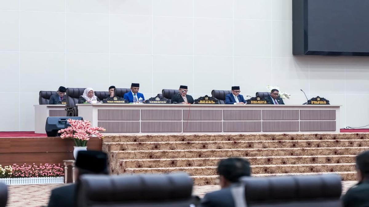 Arus Abd Karim Pimpin Paripurna DPRD Sulteng Bahas APBD 2027
