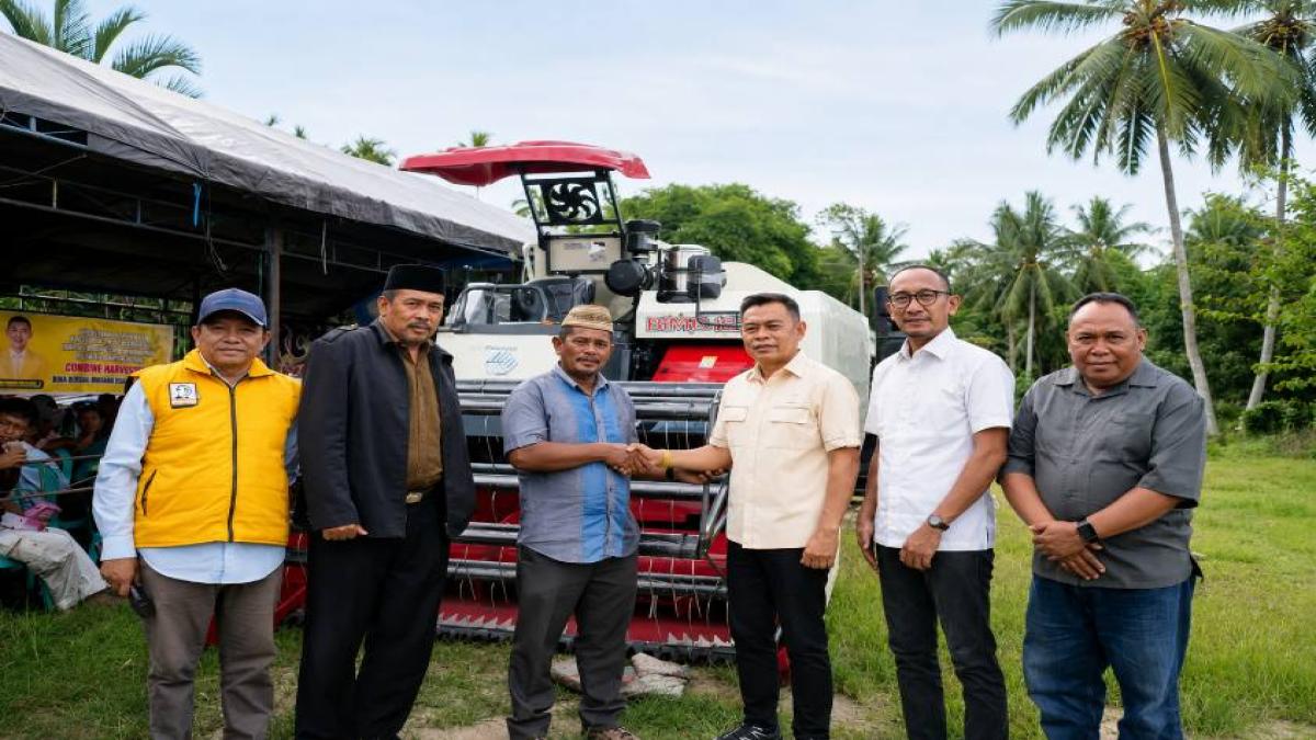 Combine Harvester Bantuan Muhidin M. Said Diharapkan Atasi Antrean Panen di Tonggolobibi