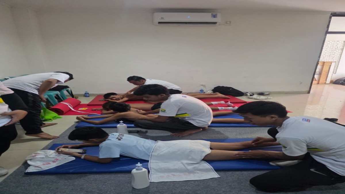 Mahasiswa PJKR Untad Jadi Volunteer Sport Massage di Sirnas B Sulteng 2026 Palu