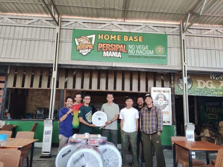Diwakili Staf, Wakil Ketua MPR RI Serahkan Bantuan Perkusi untuk Persipal Mania
